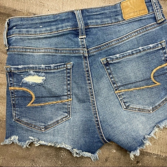 American Eagle Distressed Button Fly Hi-Rise Shortie 00 - Picture 4 of 12